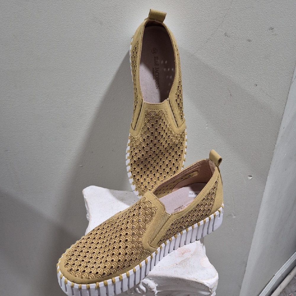 Ilse Jacobsen Beige Slip-On Loafers